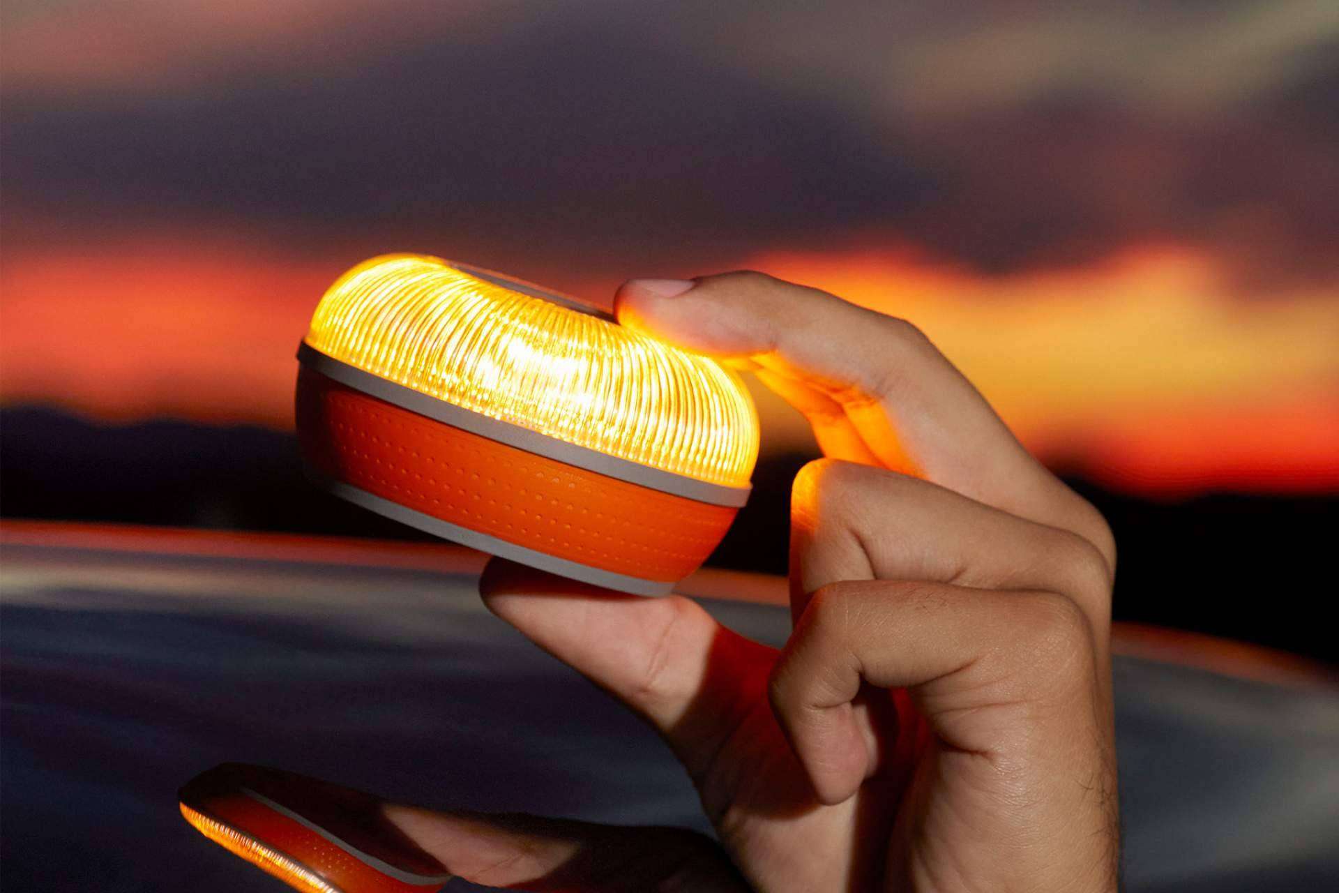 FlashLED, una de las mejores luces de emergencia V16 conectada del mercado