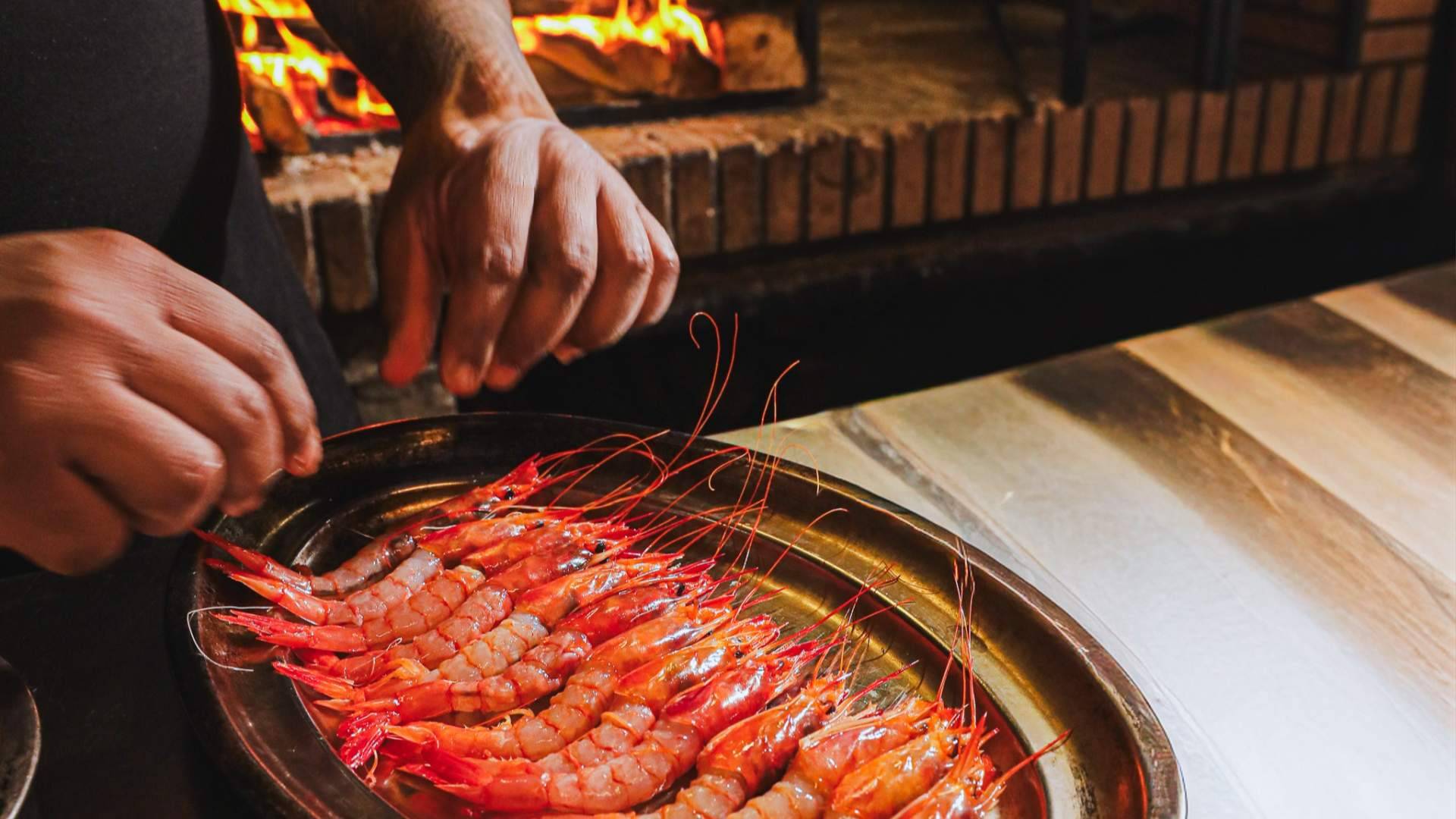 Barraca recupera su lugar en Barcelona con paellas a la leña frente al mar de la Barceloneta